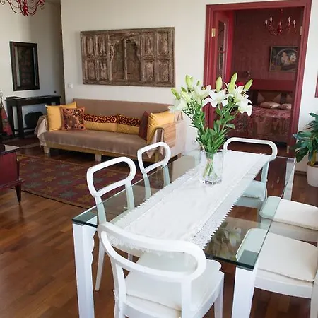 Raevala Boulevard Apartman *